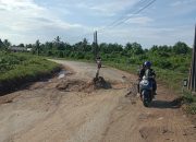Warga Keluhkan Jalan Berstatus Jalan Provinsi Rusak Parah