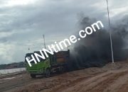 Hamparan Debu Batu Bara Cemari Jalan PT KBS di Ketapang