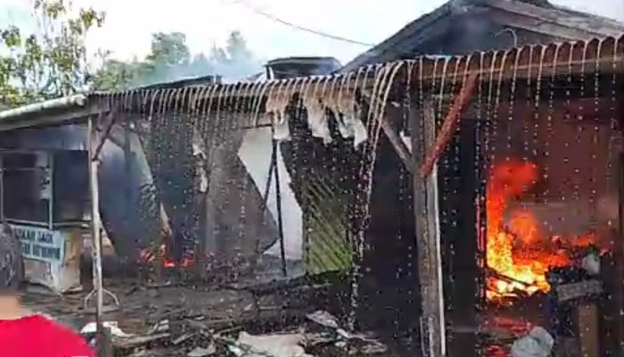 Kebakaran Hanguskan 7 Tempat Usaha di Ketapang