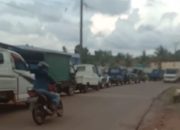 Antrian Panjang Di SPBU 24.333.136 Yang Didominasi Oleh Para Pengerit