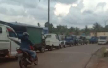 Antrian Panjang Di SPBU 24.333.136 Yang  Didominasi Oleh Para Pengerit