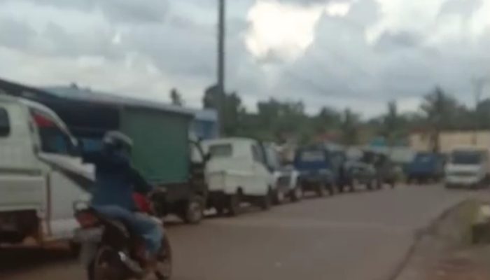 Antrian Panjang Di SPBU 24.333.136 Yang  Didominasi Oleh Para Pengerit